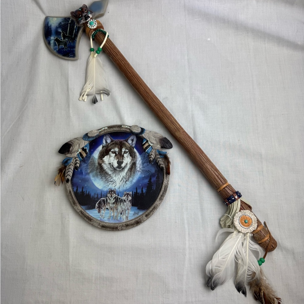 Vintage Bradford Exchange Limited Edition Wolf Wall Decor Set Glow in Dark Plate